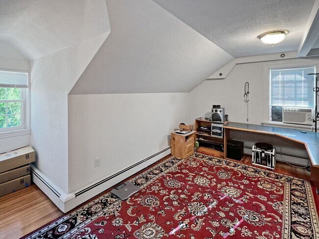 Building Photo - 27 Elm Rd
