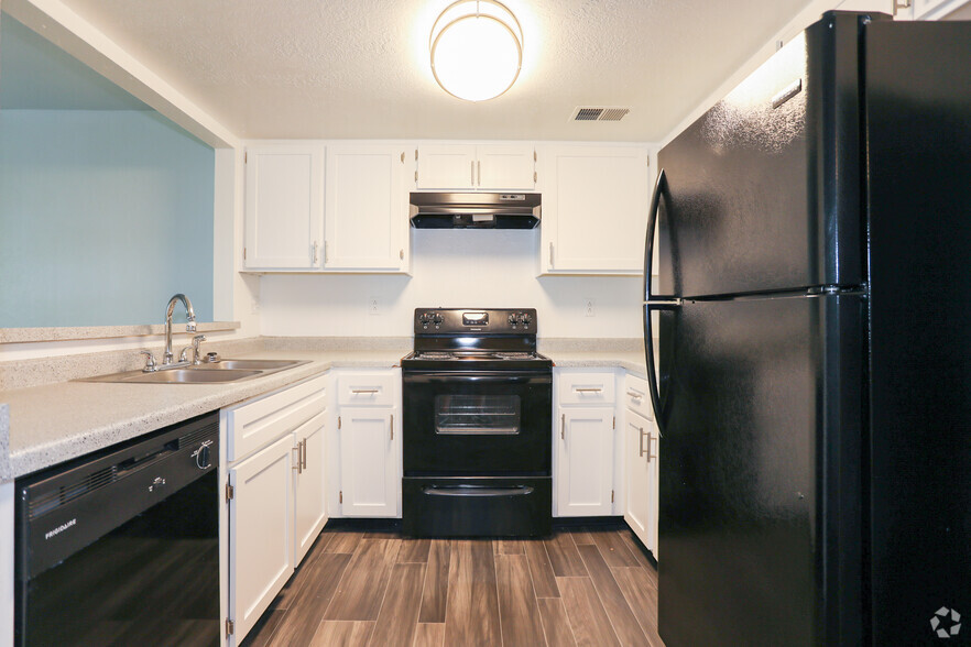 1BD, 1BA - 641SF - VILLA LA CHARLES