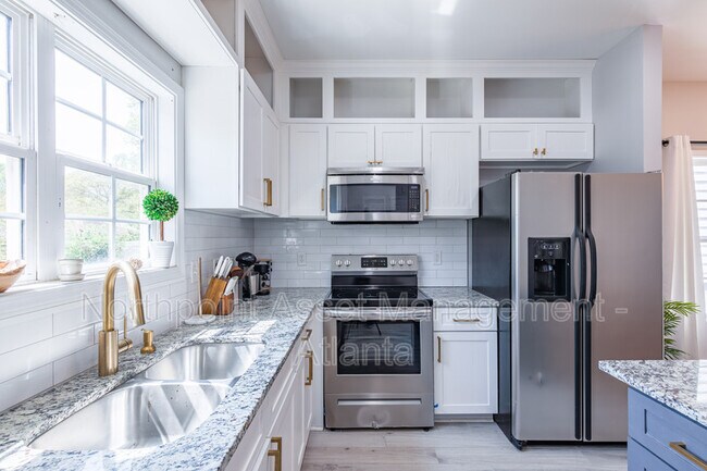 Building Photo - 2025 Jonesboro Rd SE