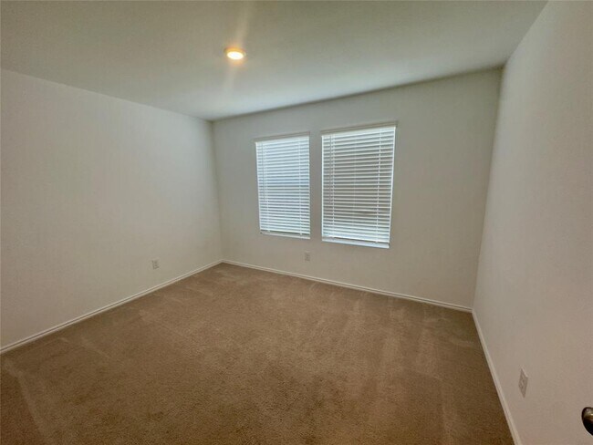 Building Photo - 510 Sunray Dr