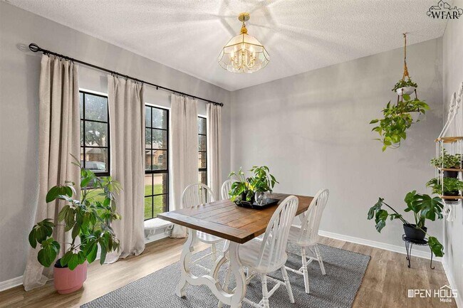 Building Photo - 1510 Bentwood Dr