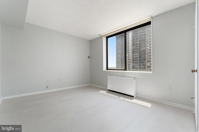 Building Photo - 3701 S George Mason Dr