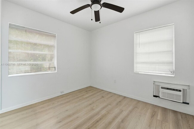 Building Photo - 3265 Franklin Ave