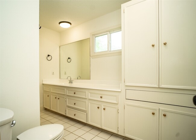 Building Photo - 4522 Briarbend Dr