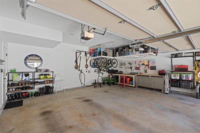 Building Photo - 304 Mado Ln