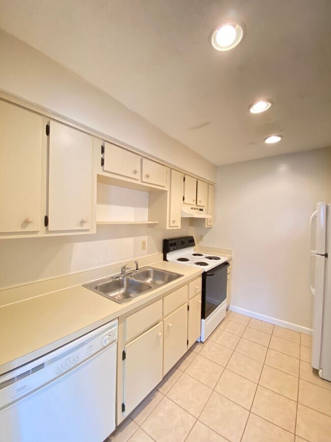 Building Photo - 620 SE 28th Pl