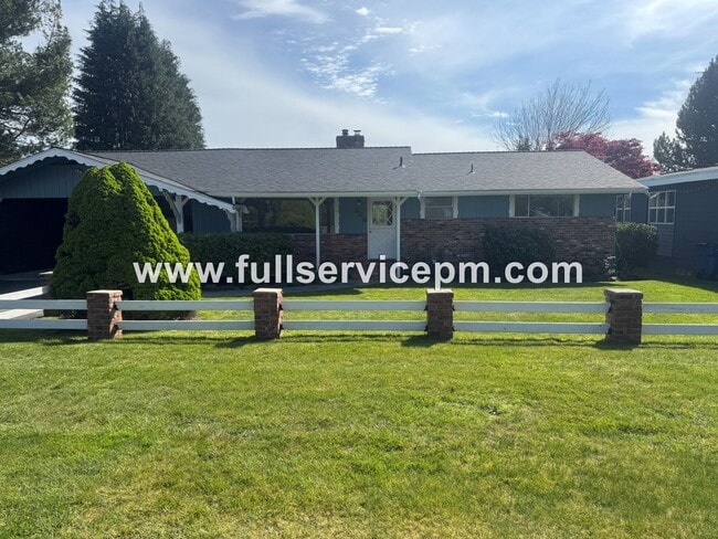 Building Photo - Charming house in downtown Snohomish
