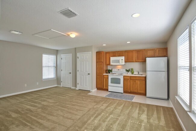 Building Photo - 4150 Four Oaks Blvd