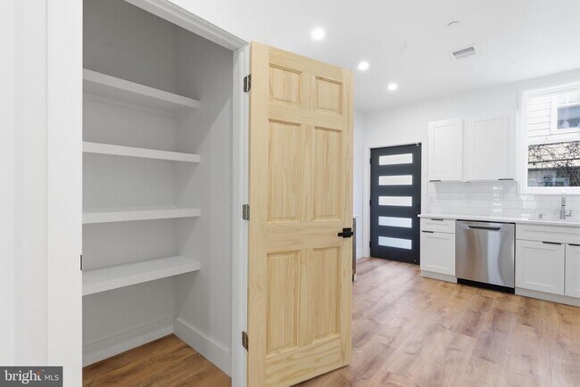 Building Photo - 458 W Earlham Ter