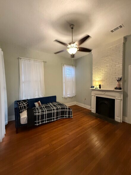 Building Photo - 302 Telfair St
