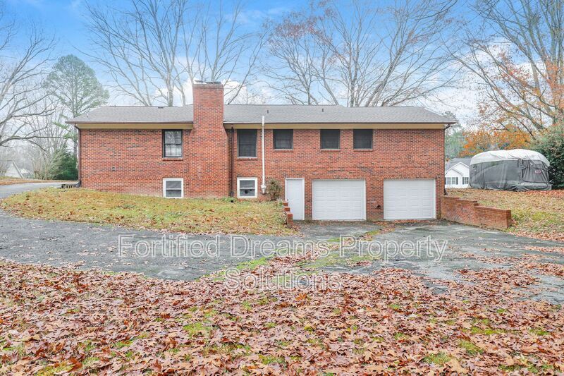 Building Photo - 2732 Knob Hill Dr