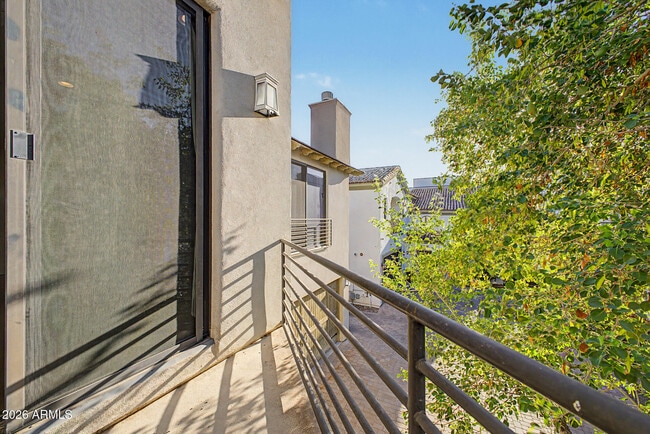 Building Photo - 304 S Wilson St