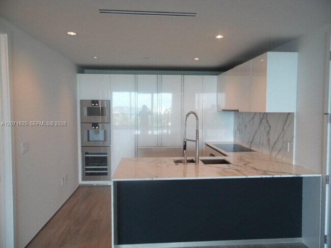 Building Photo - 10201 Collins Ave