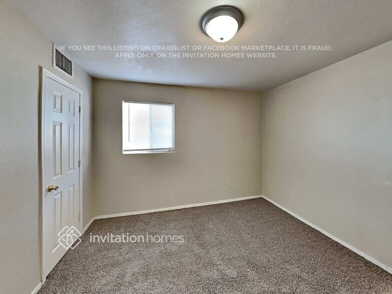 Building Photo - 2944 W Solano Dr N