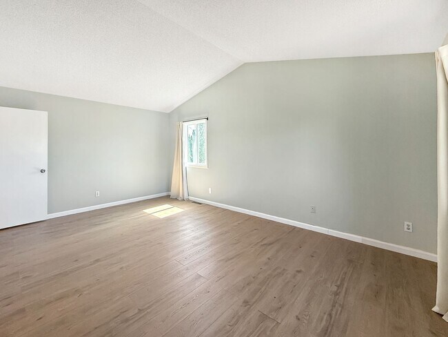 Building Photo - $0 DEPOSIT OPTION. SPACIOUS 4-BEDROOM CENT...