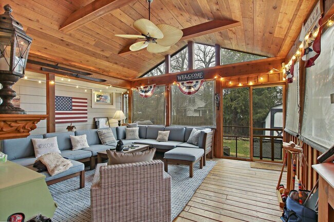 Primary Photo - Lake Geneva Retreat w/ Pier Access & Fire ...