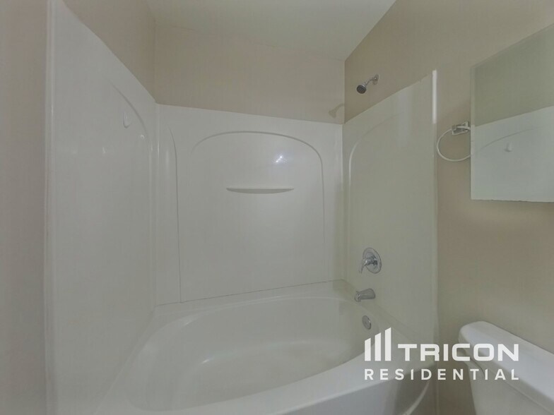 Building Photo - 7233 Hidden Creek Dr