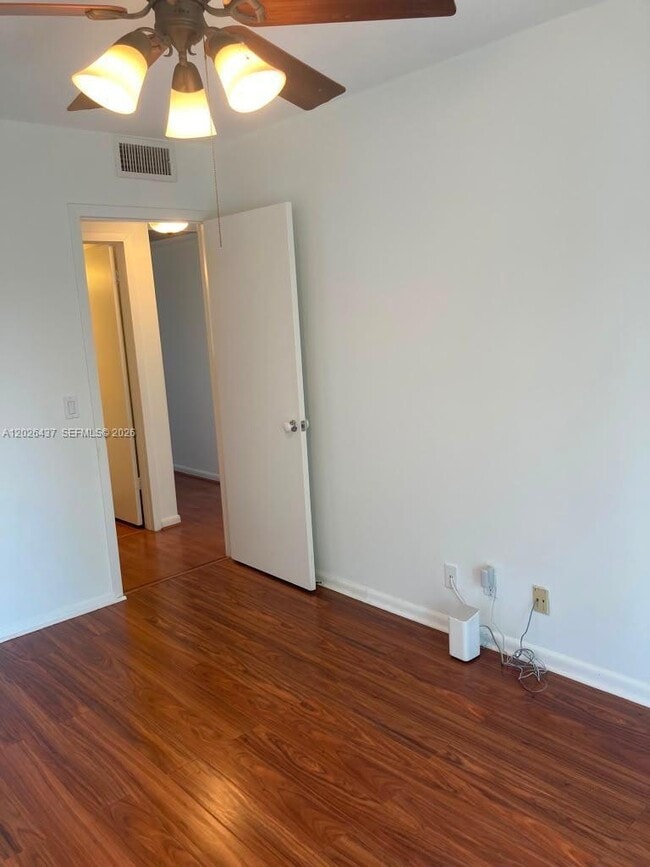 Building Photo - 449 Fanshaw K