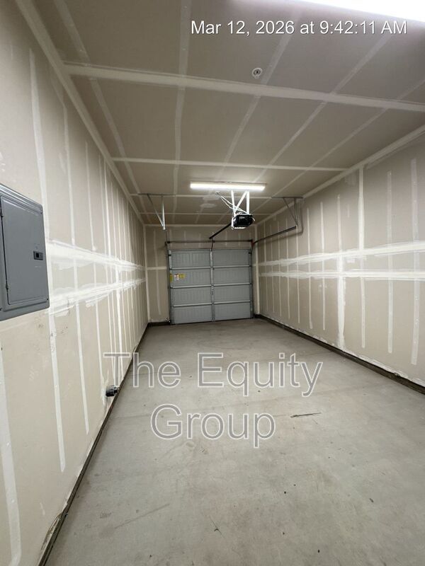 Building Photo - 518 S Summit St