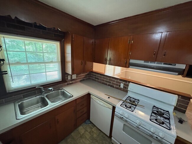 Building Photo - 2047 Overbrook Rd