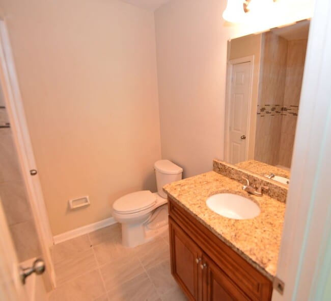 Building Photo - Great Neck!