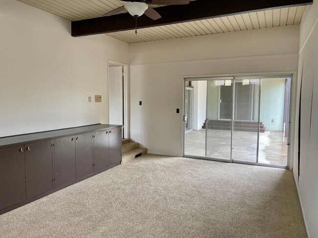 Building Photo - Three Bedroom Turnpike Home/Foothill Schoo...