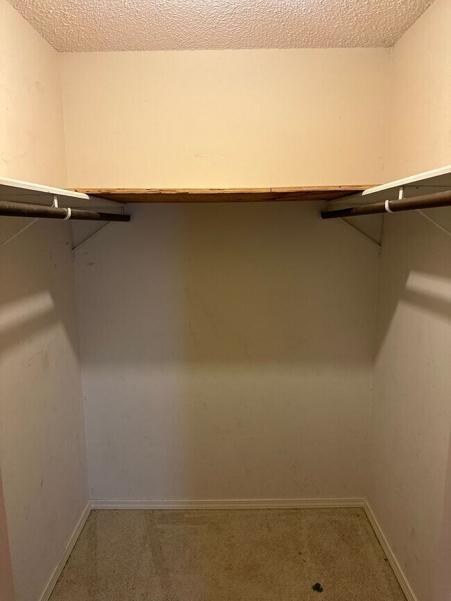 Building Photo - Available Now!  3-Bedroom, 2-Bathroom Spri...