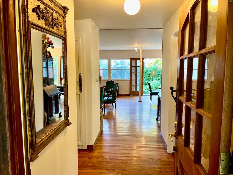 The entry way leads to the kitchen and living room - 11449 Woodbine St