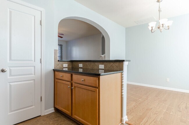 Building Photo - "Charming 3-Bedroom Home with 2 Full Baths in Beautiful Belmont!"