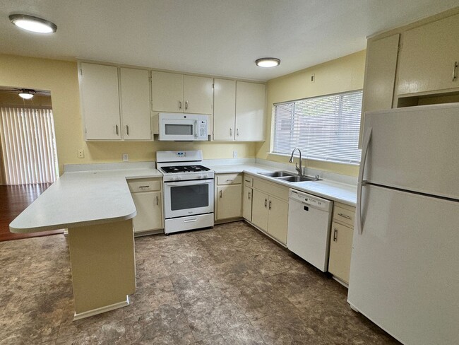 Building Photo - Cozy 3-Bedroom, 2-Bath home in tree-lined ...