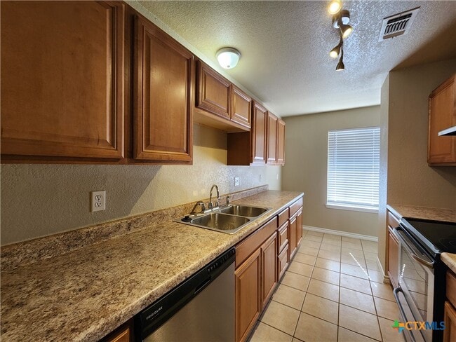 Building Photo - 21 Moss Rock Dr