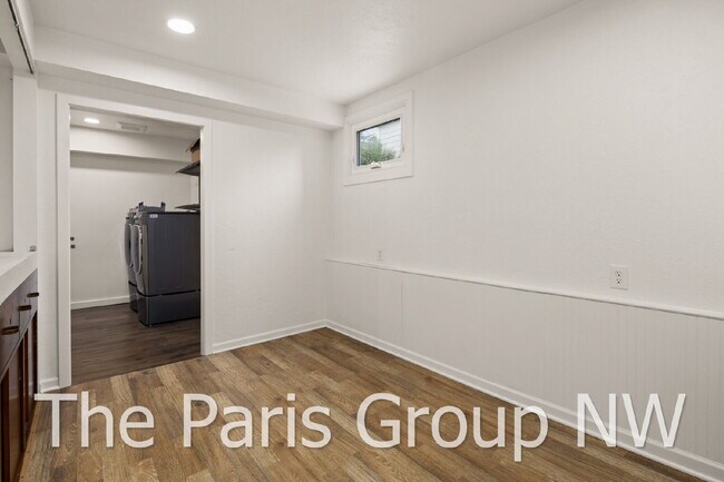 Building Photo - Delightful Magnolia 4br Remodel * Walkable Salmon Bay Location, Central Yet Quiet