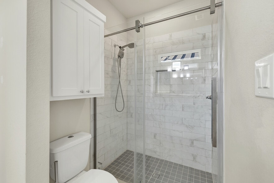 Master Bathroom - 412 Natalen Ave
