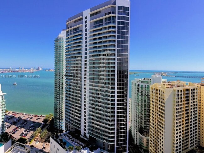 Building Photo - 1300 Brickell Bay Dr