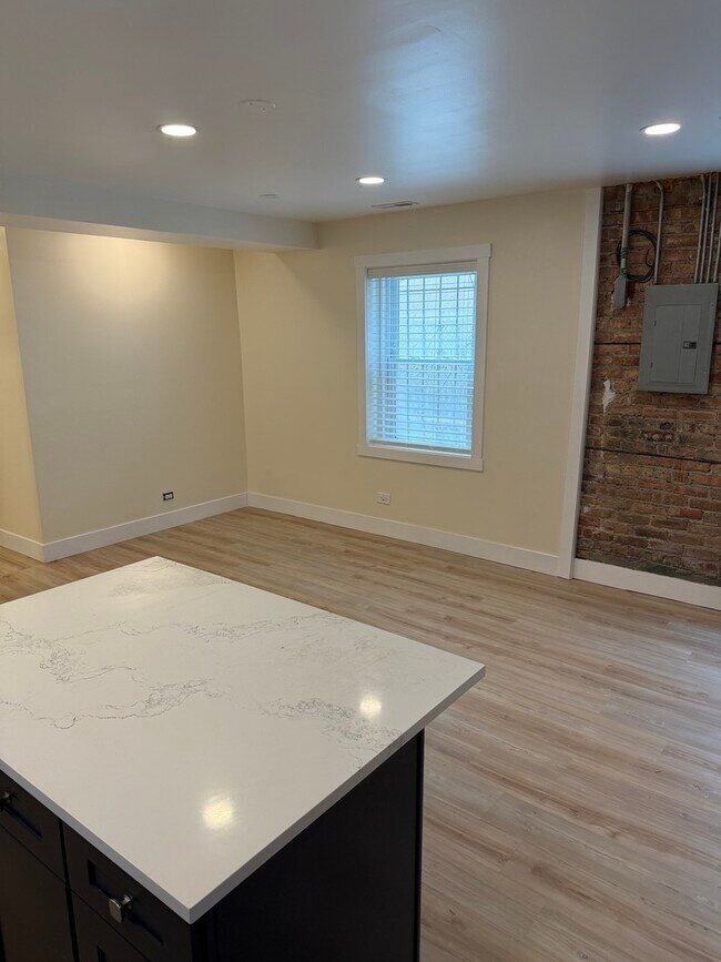 Building Photo - 2928 N Hoyne Ave