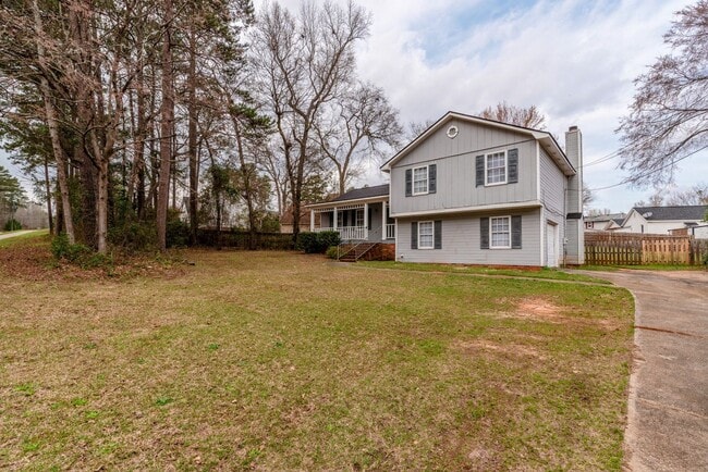 Building Photo - 3 Bed/2.5 Bath House for Rent in Martinez w/ Garage & Fenced Back Yard