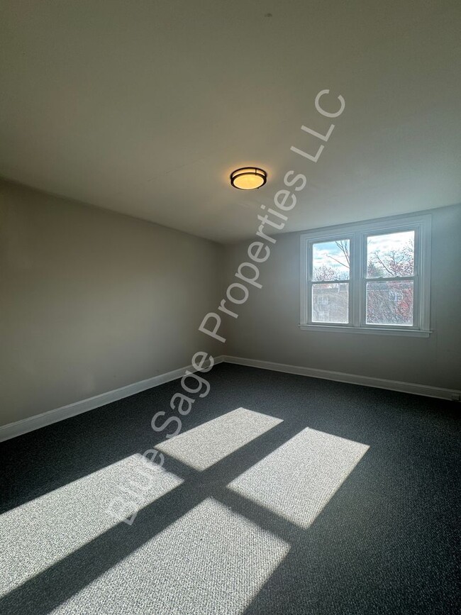 Building Photo - Beautiful 3 Bedroom, 1 Bath in Clifton Hei...