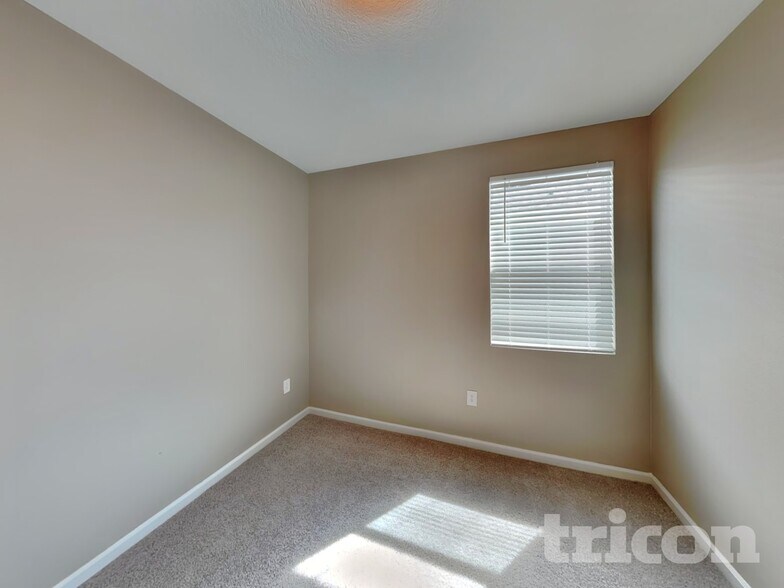 Building Photo - 728 Squire Ave