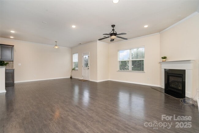 Building Photo - 493 Twelve Oaks Ln