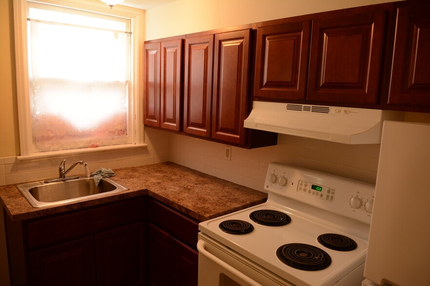 Kitchen - 675 Spring Garden St