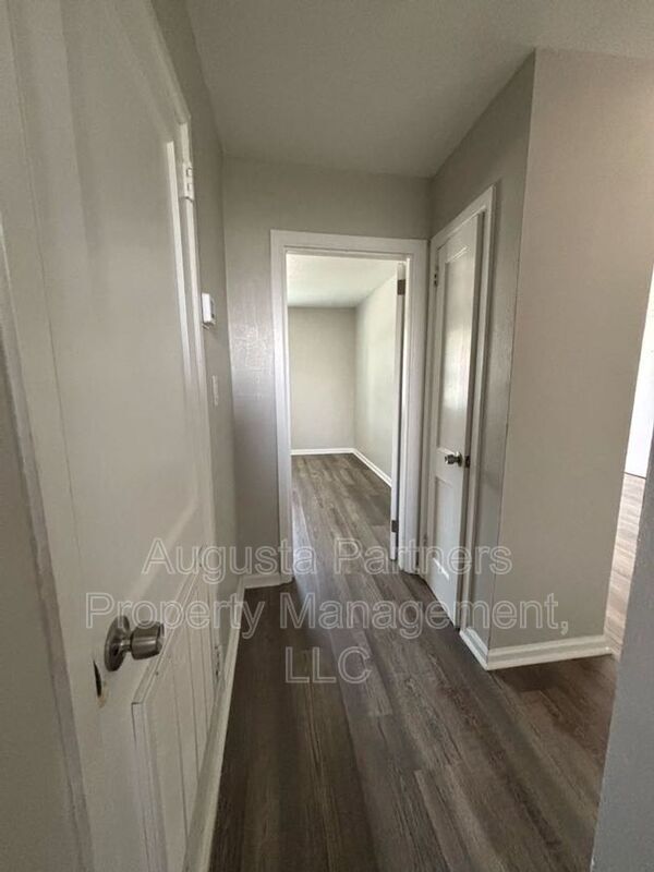 Building Photo - 110 3rd St