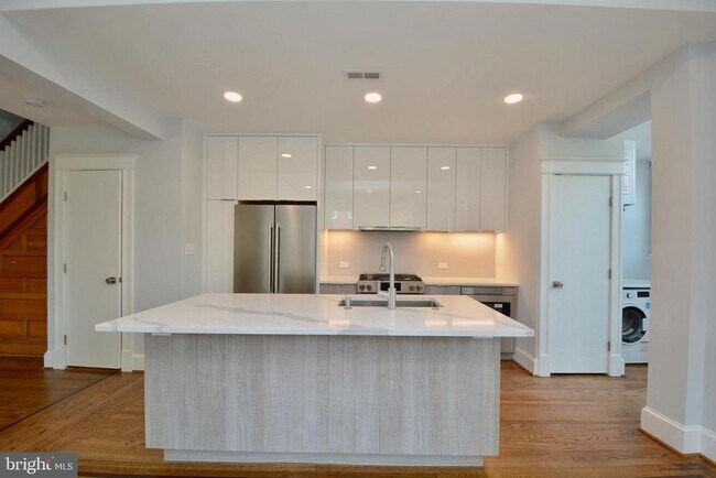 Building Photo - 1724 2nd St NW