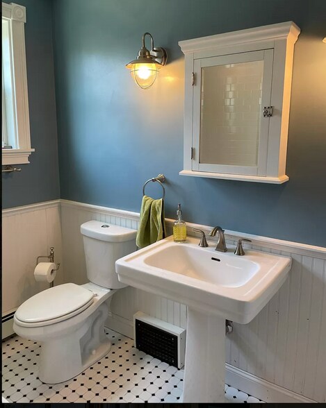 Building Photo - 10 Lowell St