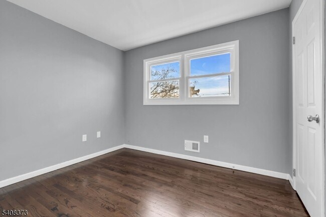 Building Photo - 415 Highland Pl