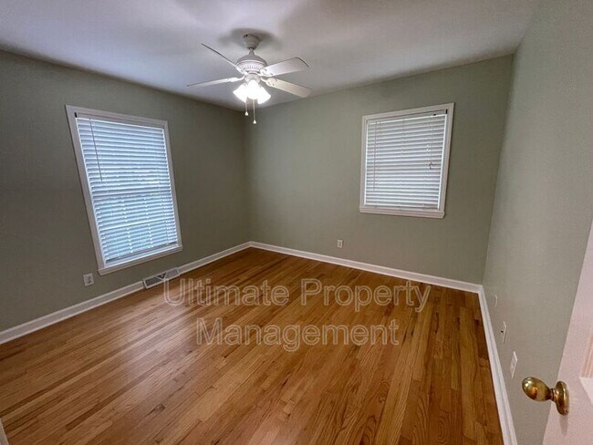 Building Photo - 305 Ilex Dr