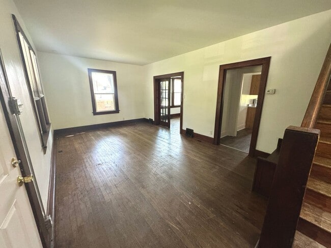 Building Photo - 5 Bedroom / 2 Bath House - Near SEMO's Cam...