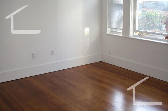 Building Photo - 9/1/26 Renovated Wadsworth St 4BR/2BA, cen...