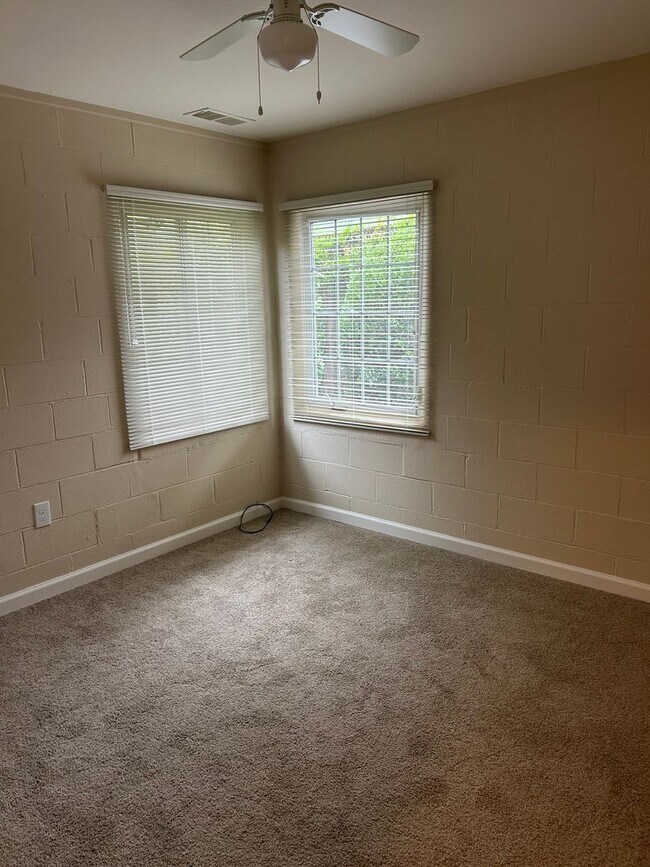 Building Photo - Adorable home in San Carlos with large yard