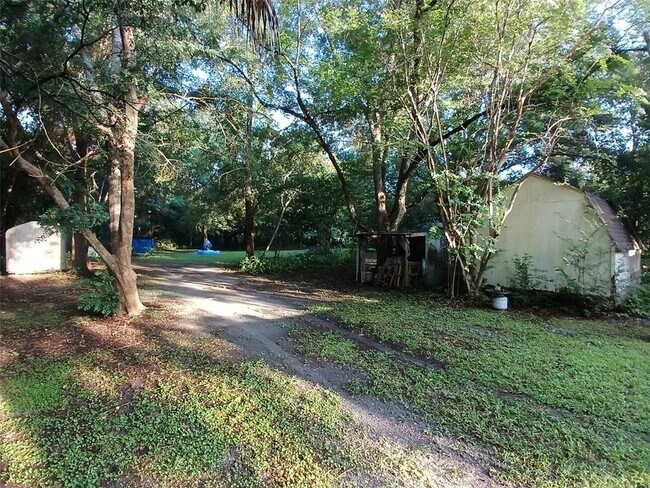 Building Photo - 210 SE Hardin Ct