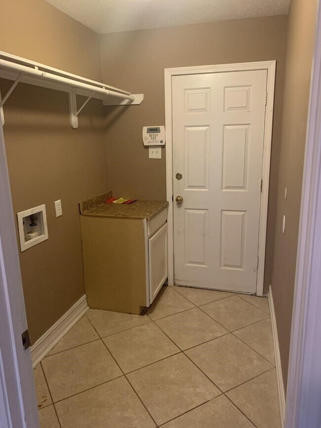 Building Photo - 10302 Otter Cir